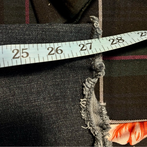 Vintage Jordache Dark Blue Skinny Jeans with Red Accents - Picture 9 of 9